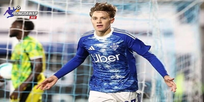 Hiện tượng Jesus Rodriguez được HLV Luis de la Fuente tung vào sân trong trận đấu